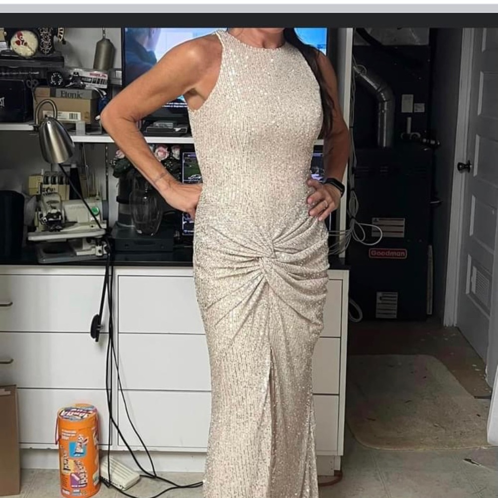 Beautiful formal gown worn once!! Mac Duggal dress